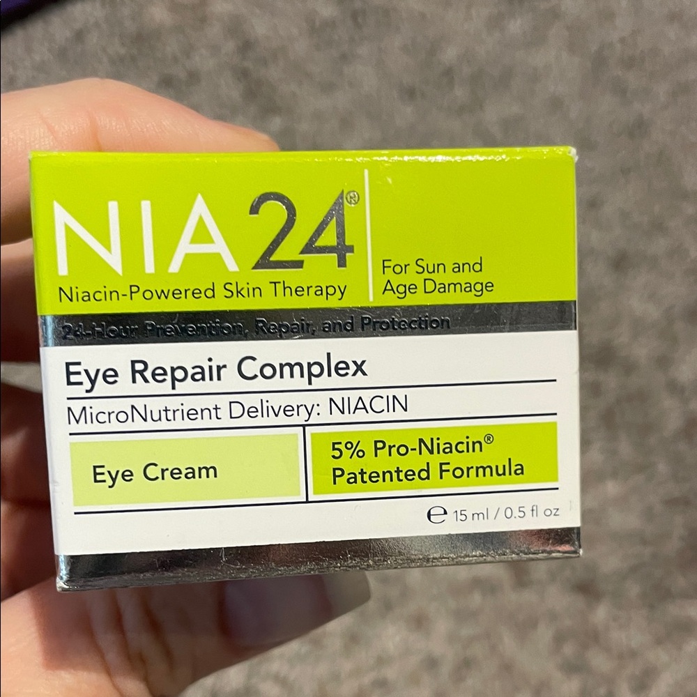 NIA24 Eye Repair Complex - Green and White